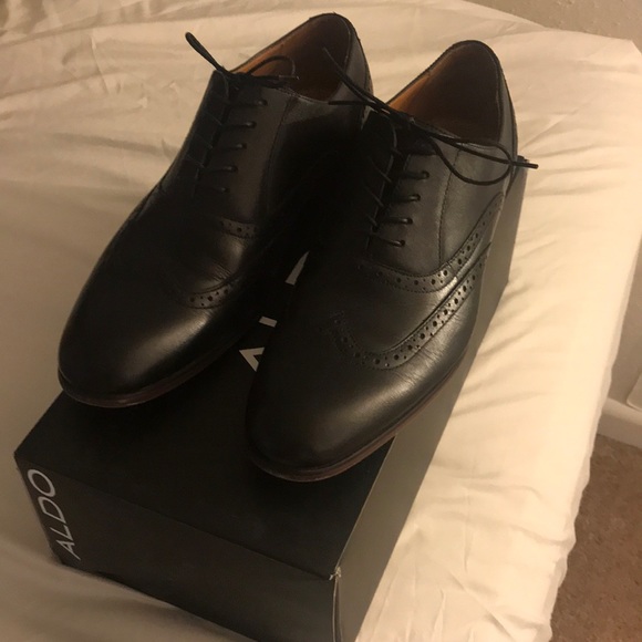 Aldo vetriano black wingtip oxfords, brown soles - Picture 3 of 7